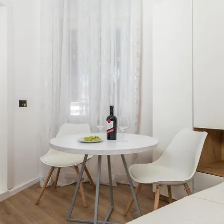 Apartments Bristol Rijeka Exterior photo