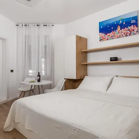 Apartments Bristol Rijeka Exterior photo