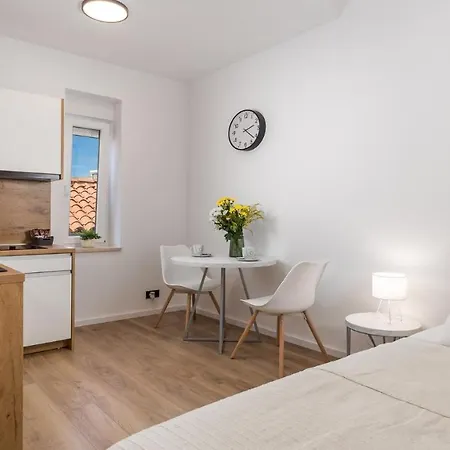 Apartments Bristol Rijeka Exterior photo